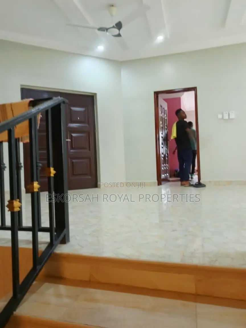 5bdrm House in West Trasacco, Otano for rent