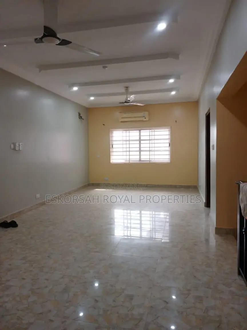 5bdrm House in West Trasacco, Otano for rent