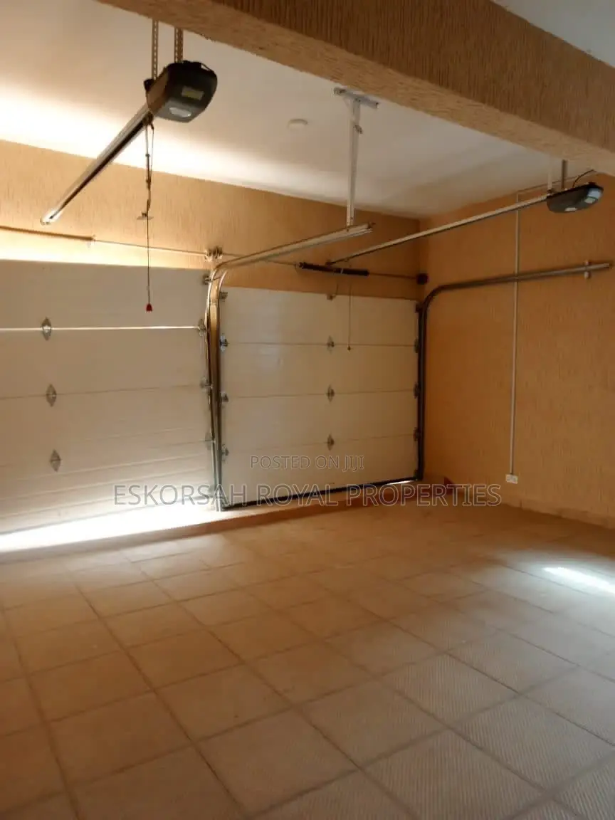 5bdrm House in West Trasacco, Otano for rent