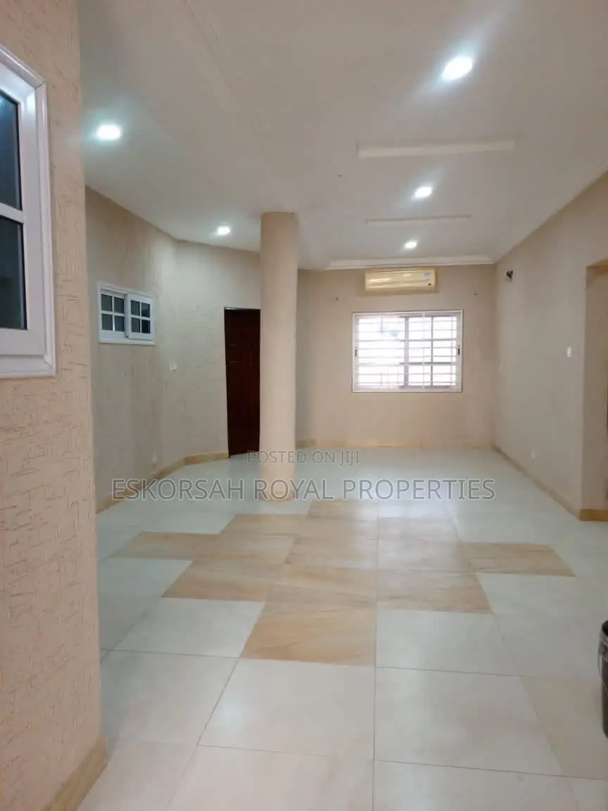 5bdrm House in West Trasacco, Otano for rent
