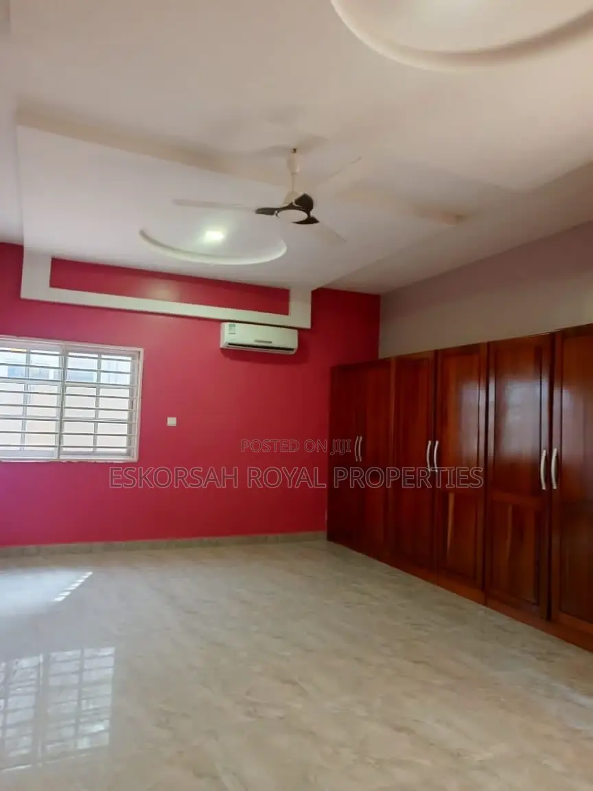 5bdrm House in West Trasacco, Otano for rent