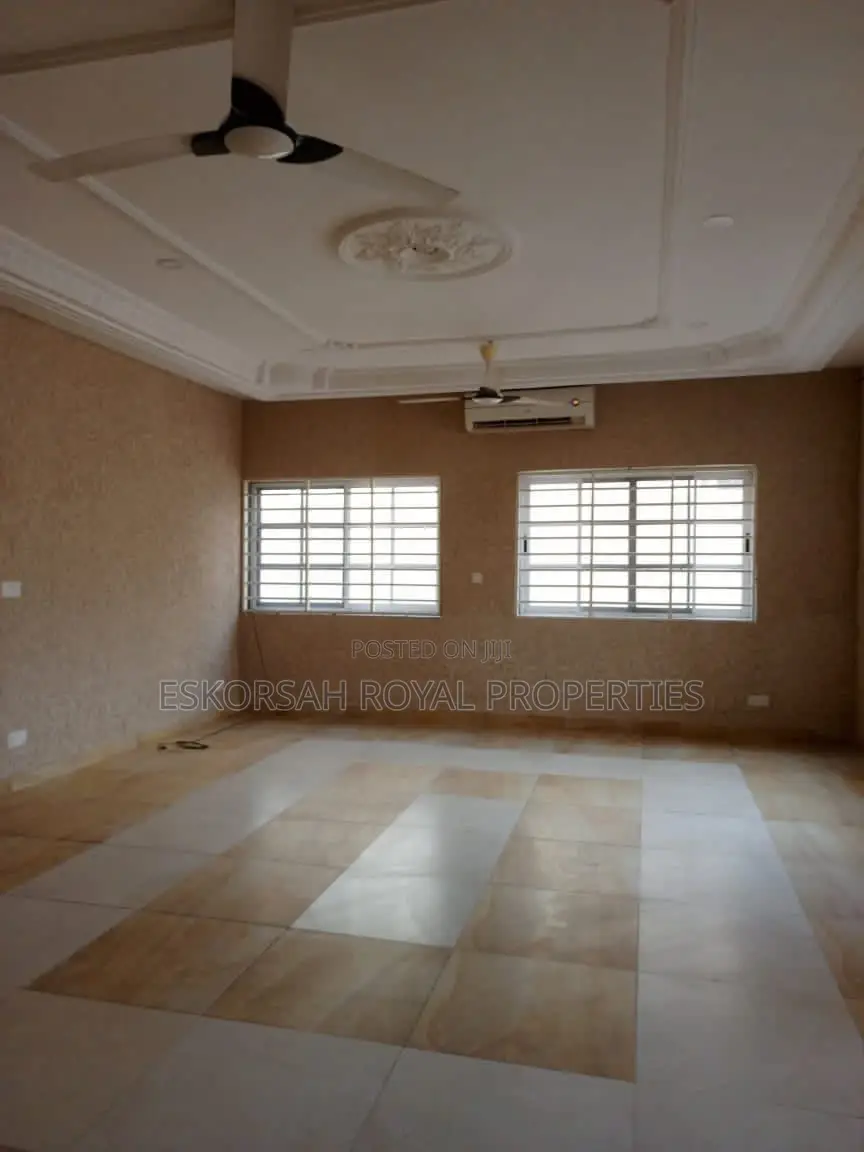 5bdrm House in West Trasacco, Otano for rent