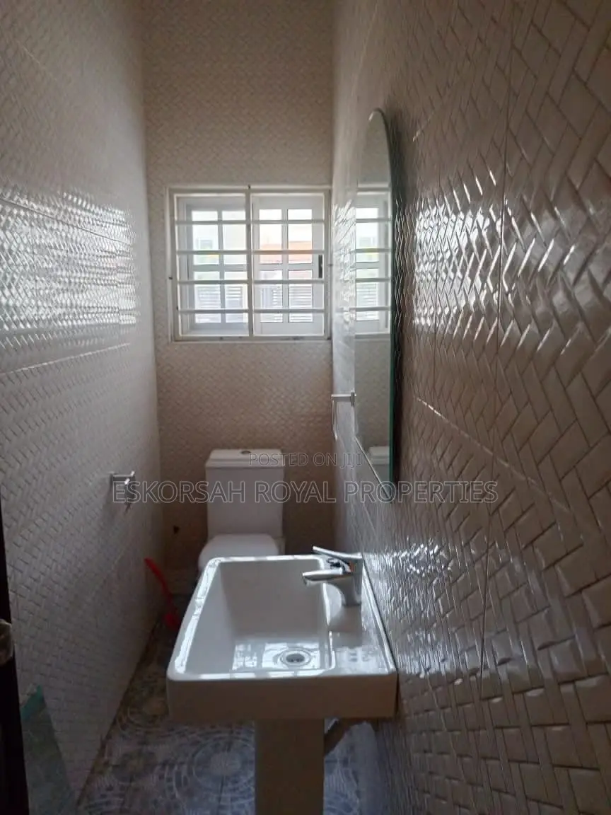 5bdrm House in West Trasacco, Otano for rent