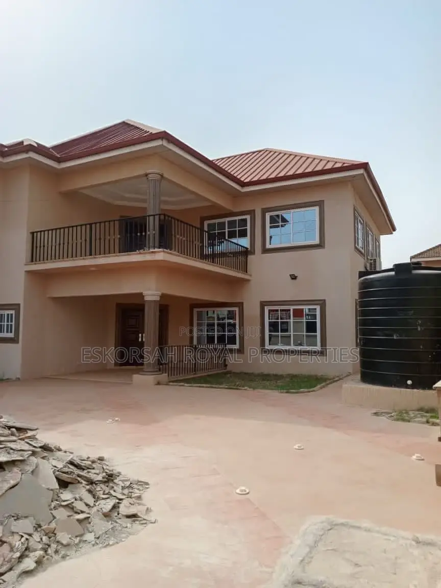 5bdrm House in West Trasacco, Otano for rent