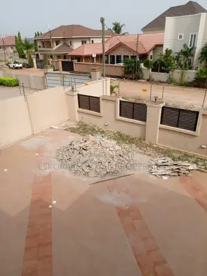 5bdrm House in West Trasacco, Otano for rent