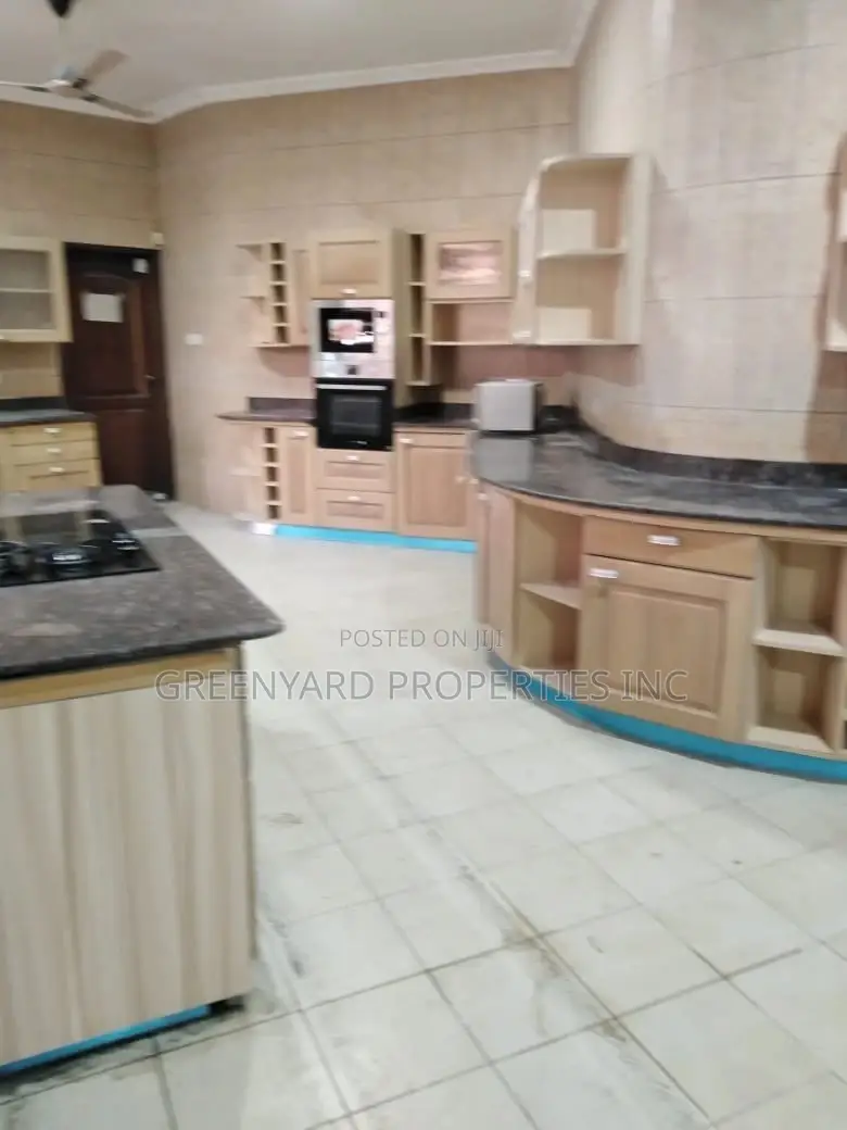 6bdrm House in East Legon for sale