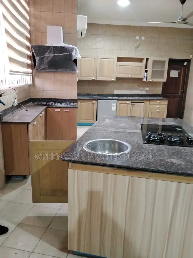6bdrm House in East Legon for sale