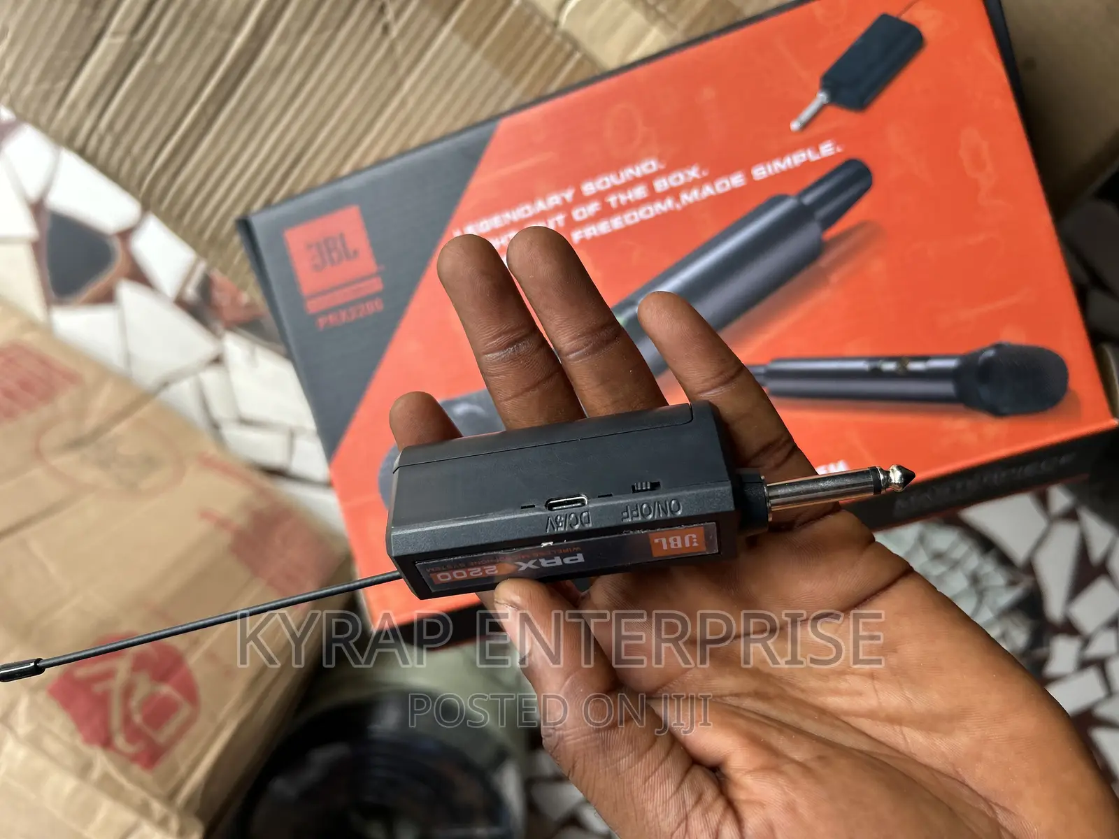 JBL PRX2200 2 in 1 With Chargeable Receiver