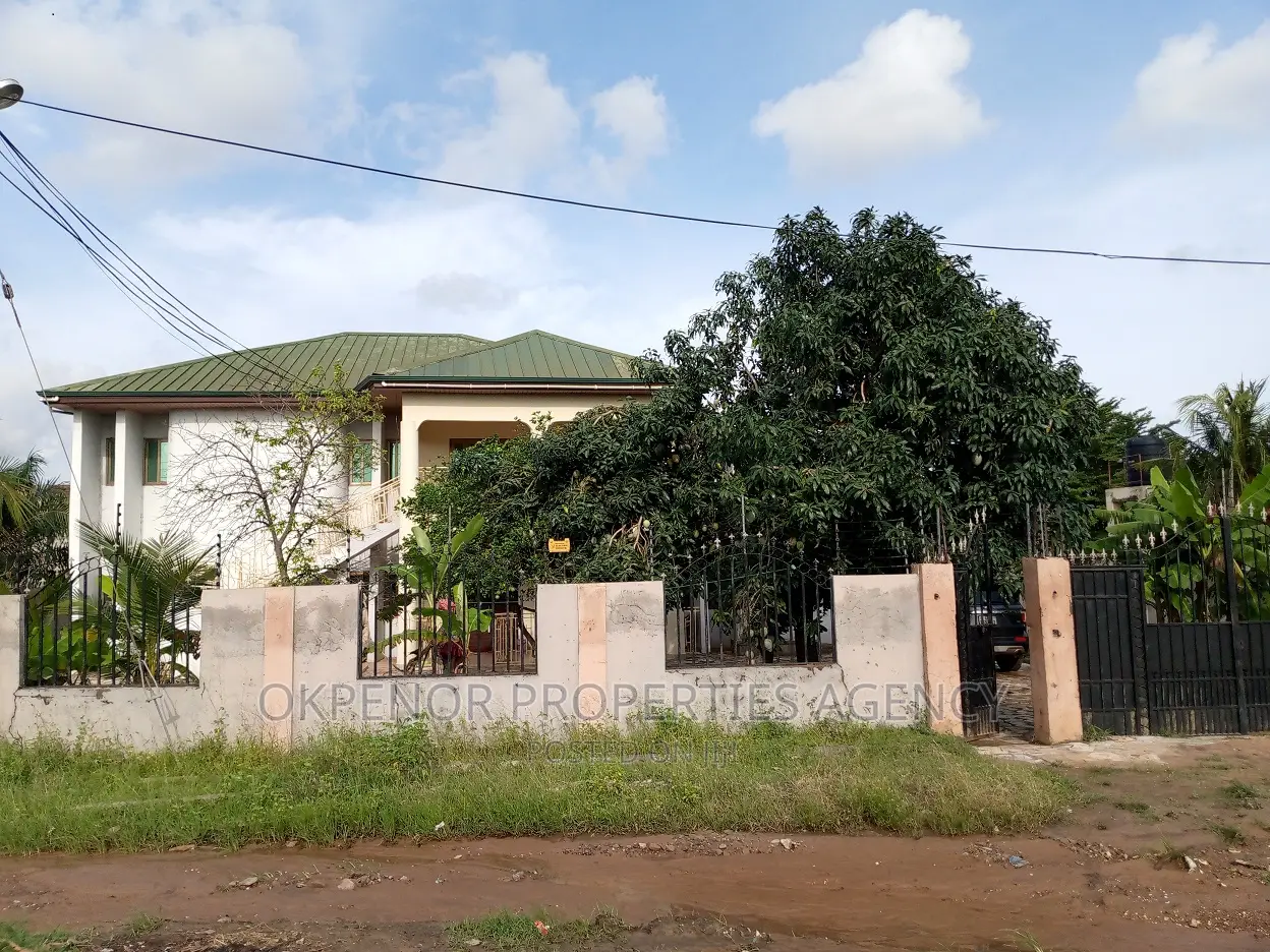 8bdrm House in Gbetsele, Tema Metropolitan for rent