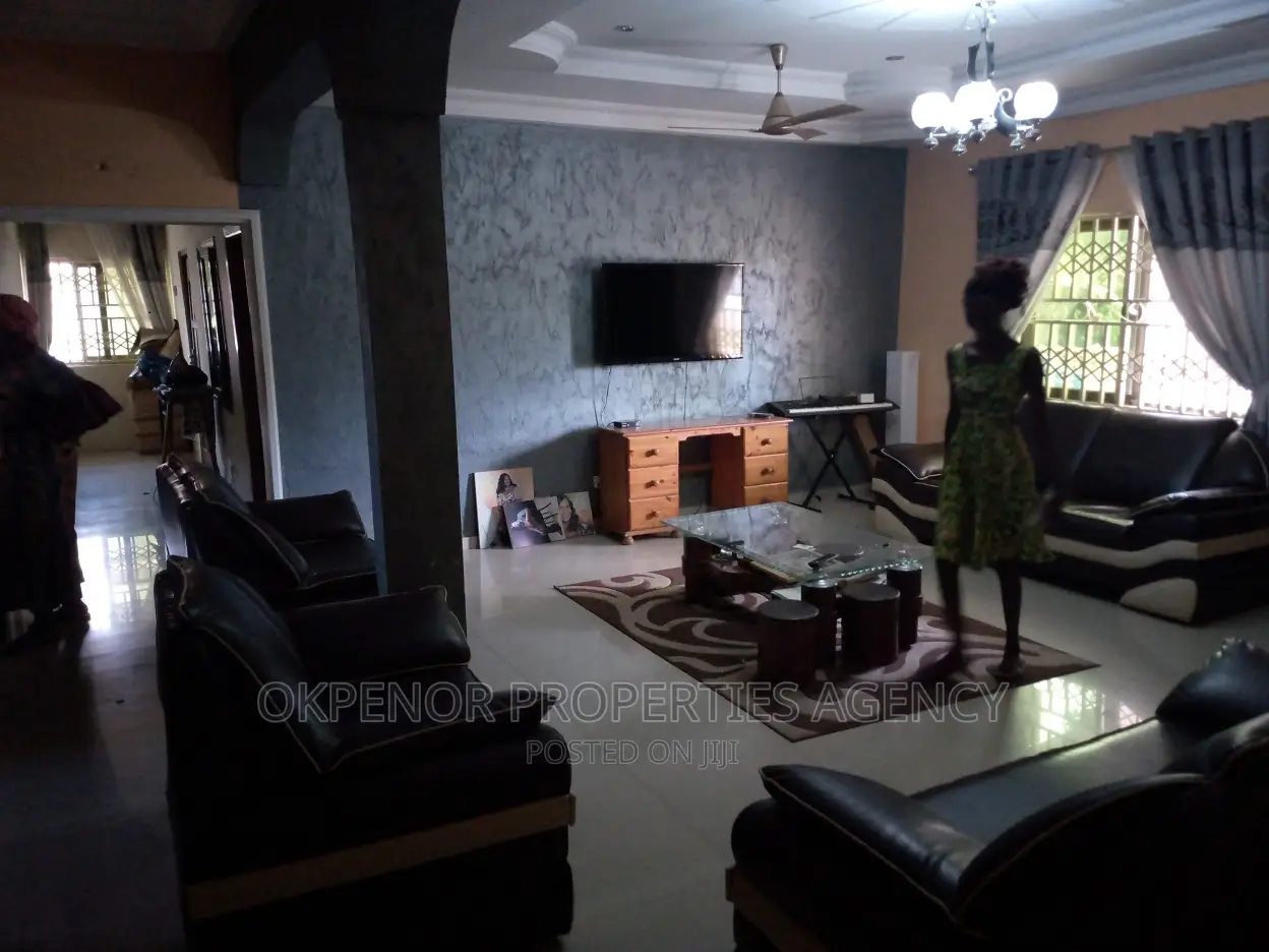 8bdrm House in Gbetsele, Tema Metropolitan for rent