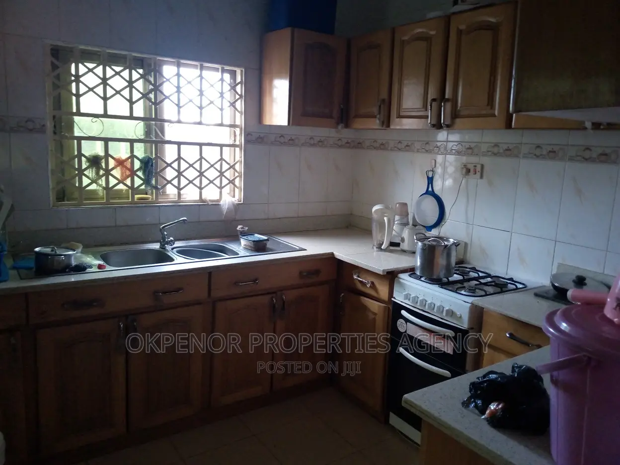 8bdrm House in Gbetsele, Tema Metropolitan for rent