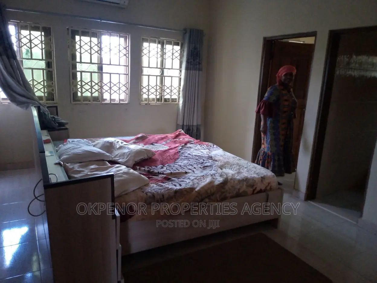 8bdrm House in Gbetsele, Tema Metropolitan for rent