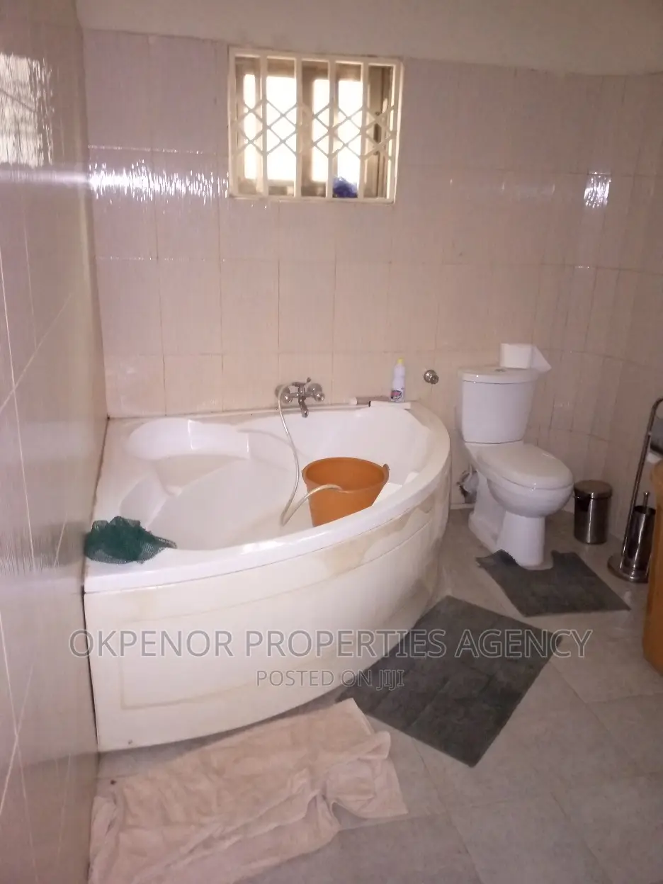 8bdrm House in Gbetsele, Tema Metropolitan for rent