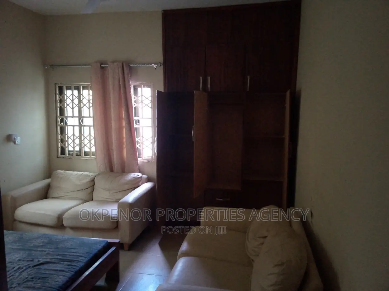 8bdrm House in Gbetsele, Tema Metropolitan for rent