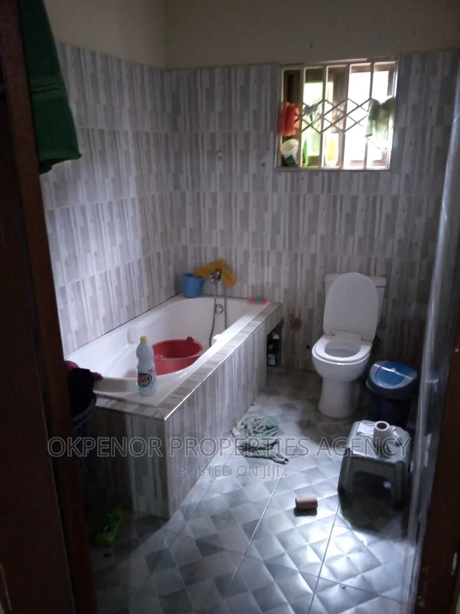 8bdrm House in Gbetsele, Tema Metropolitan for rent