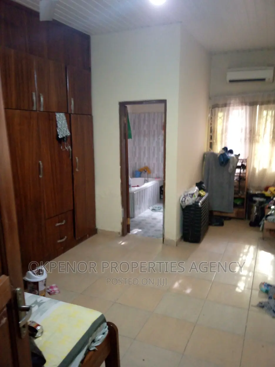 8bdrm House in Gbetsele, Tema Metropolitan for rent