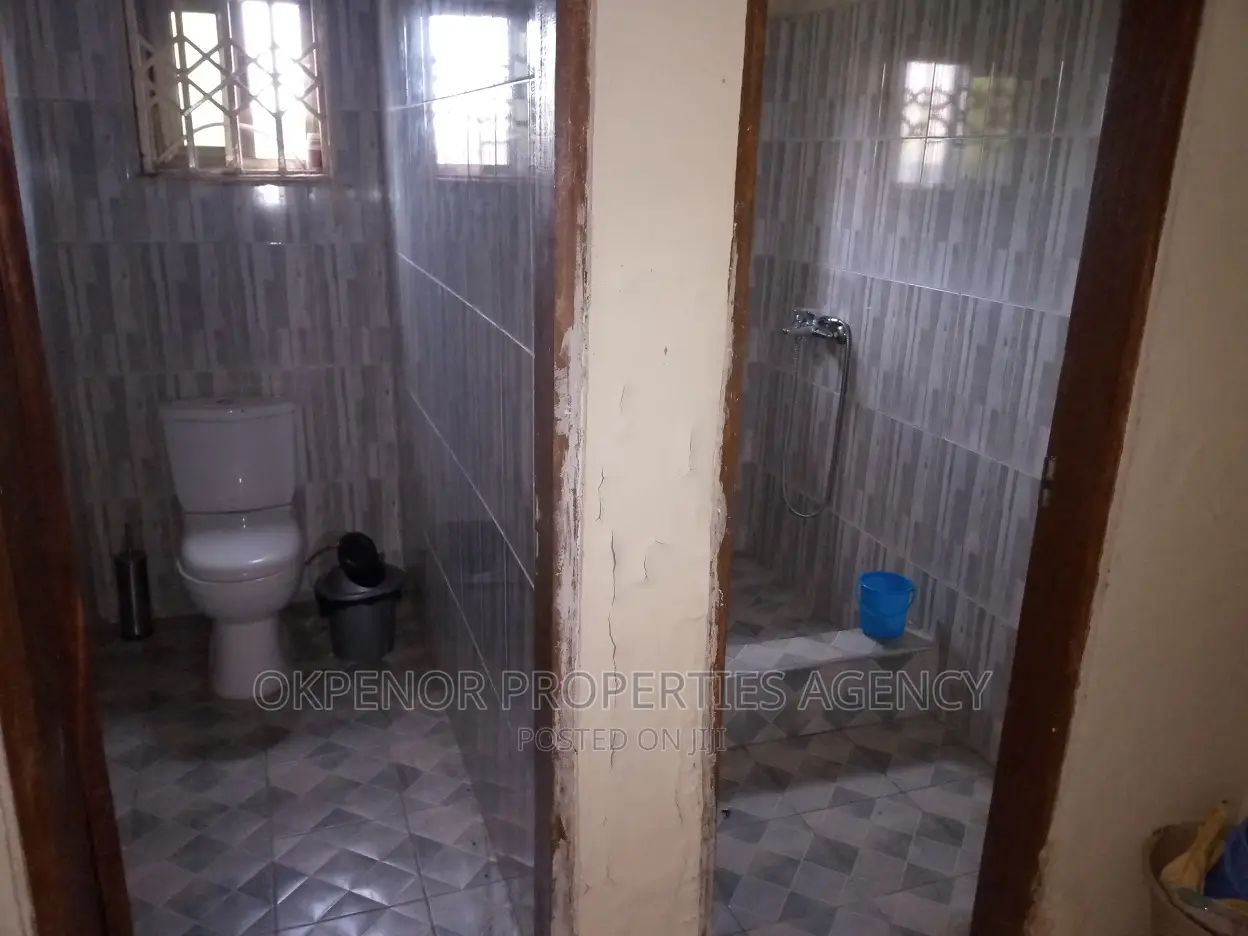 8bdrm House in Gbetsele, Tema Metropolitan for rent