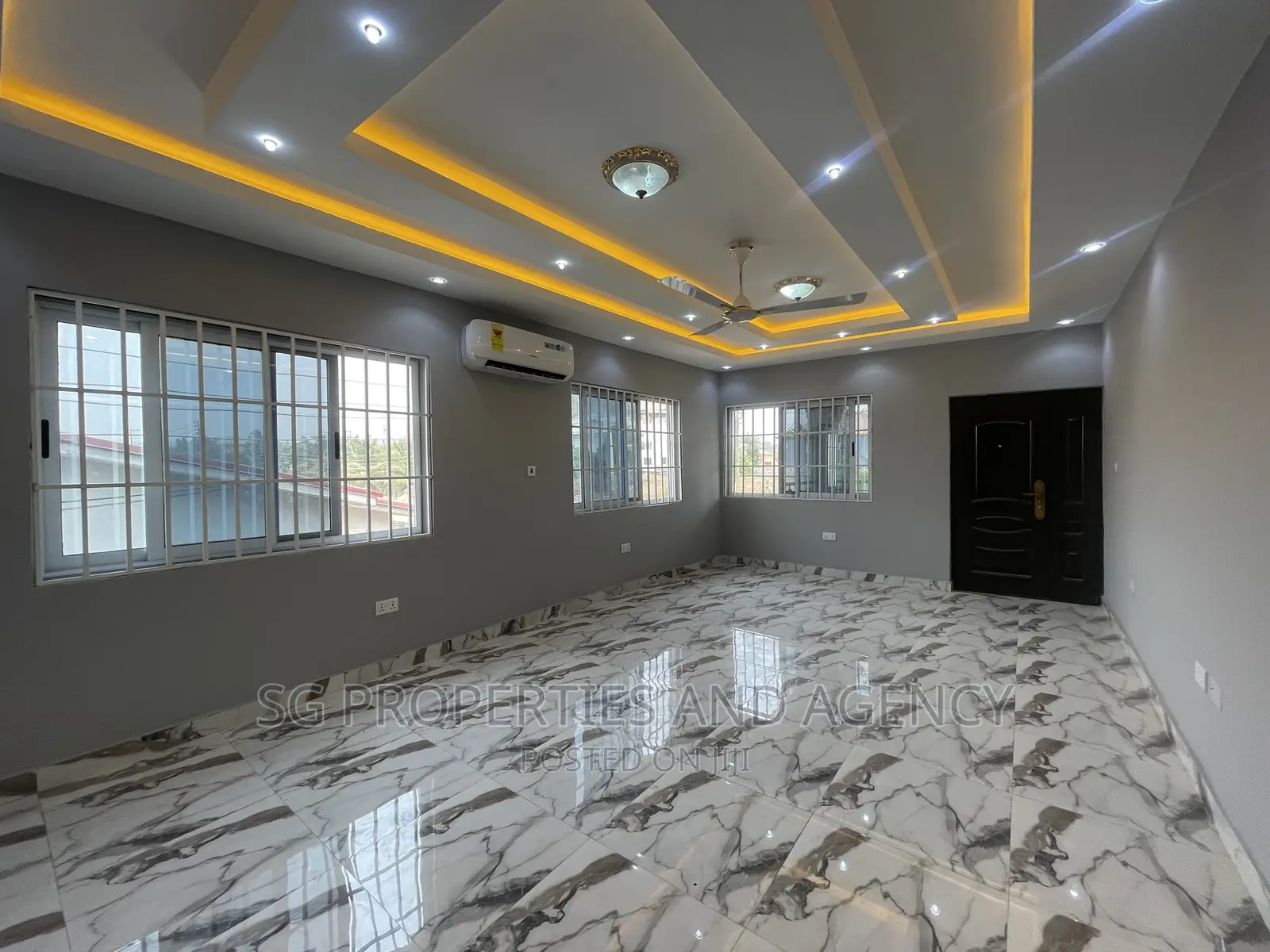 3bdrm Apartment in Junction Mall, Spintex for sale