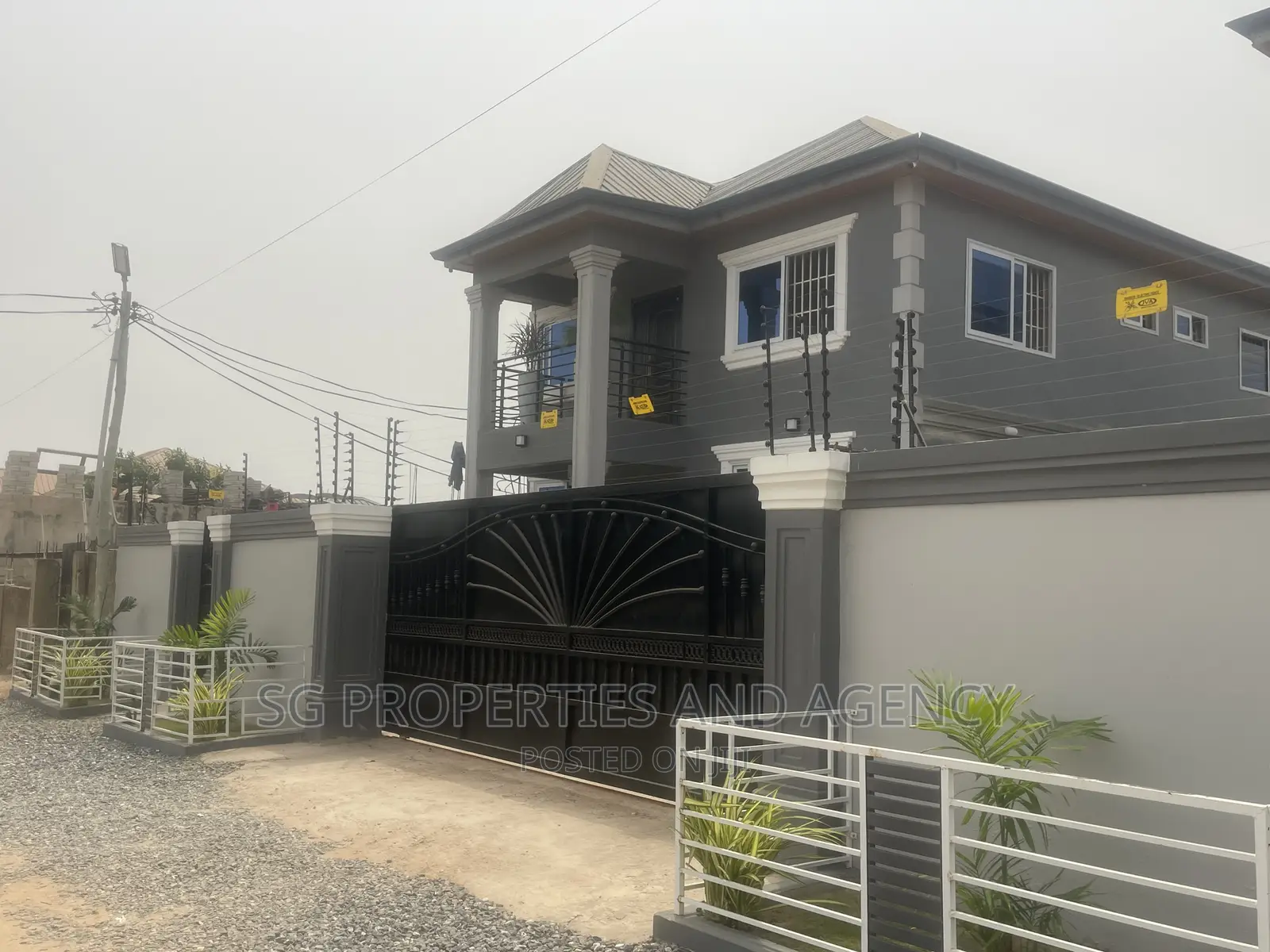 3bdrm Apartment in Junction Mall, Spintex for sale
