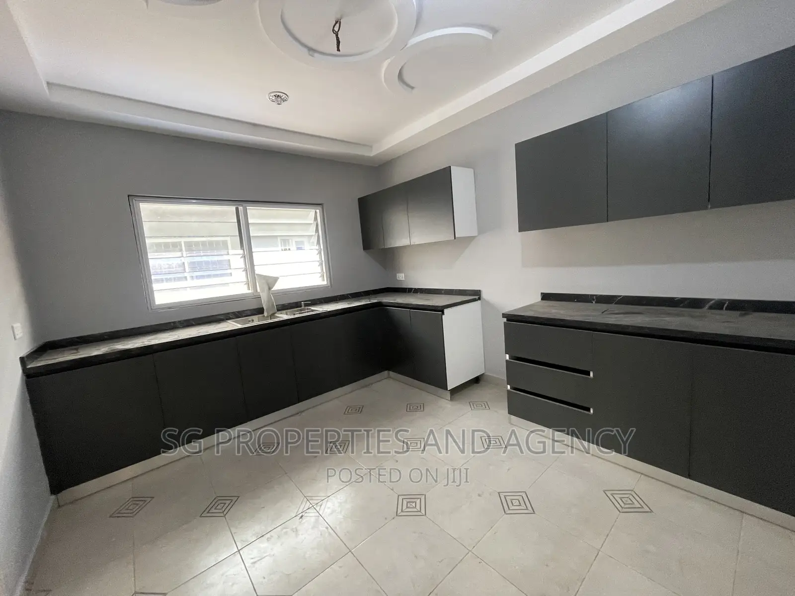 3bdrm Apartment in Junction Mall, Spintex for sale