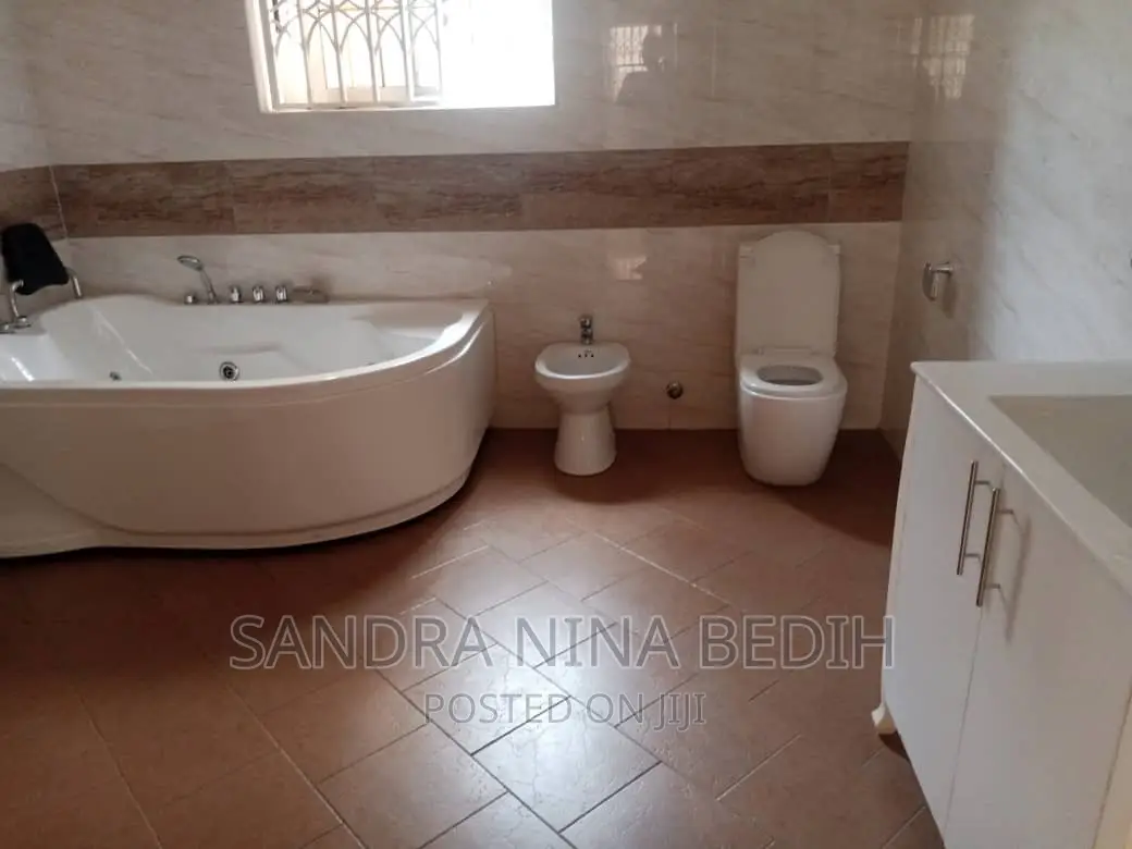 4bdrm House in East Legon American for rent