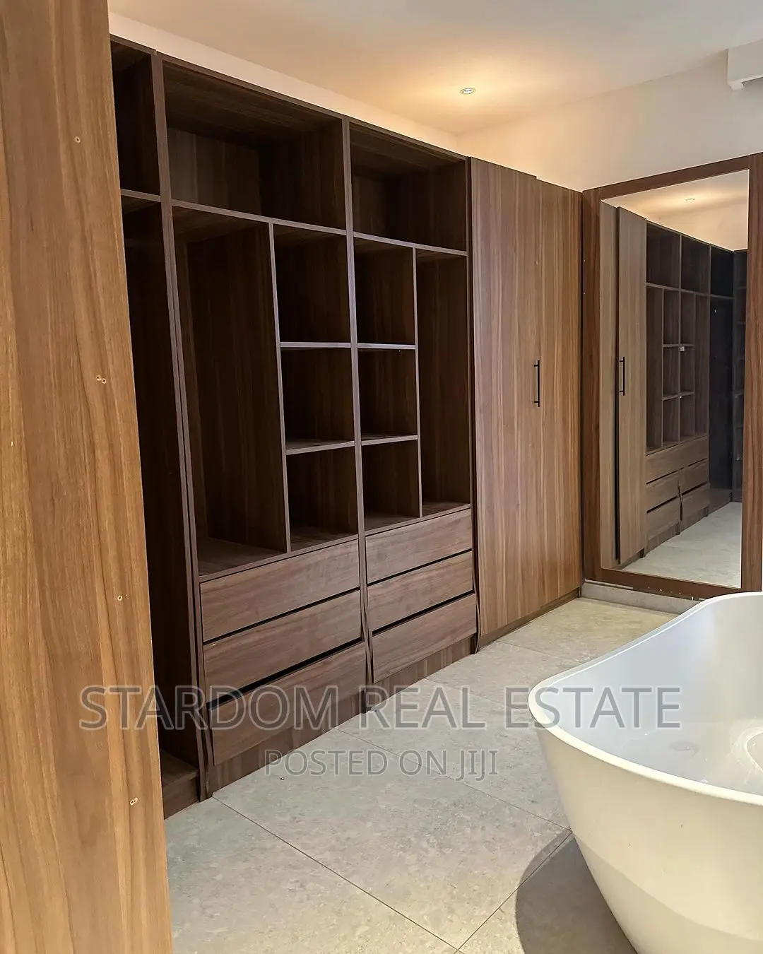 3bdrm Duplex in School Junction for rent