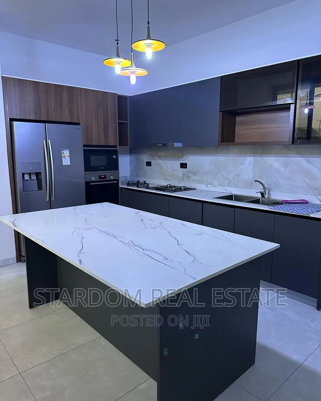 3bdrm Duplex in School Junction for rent