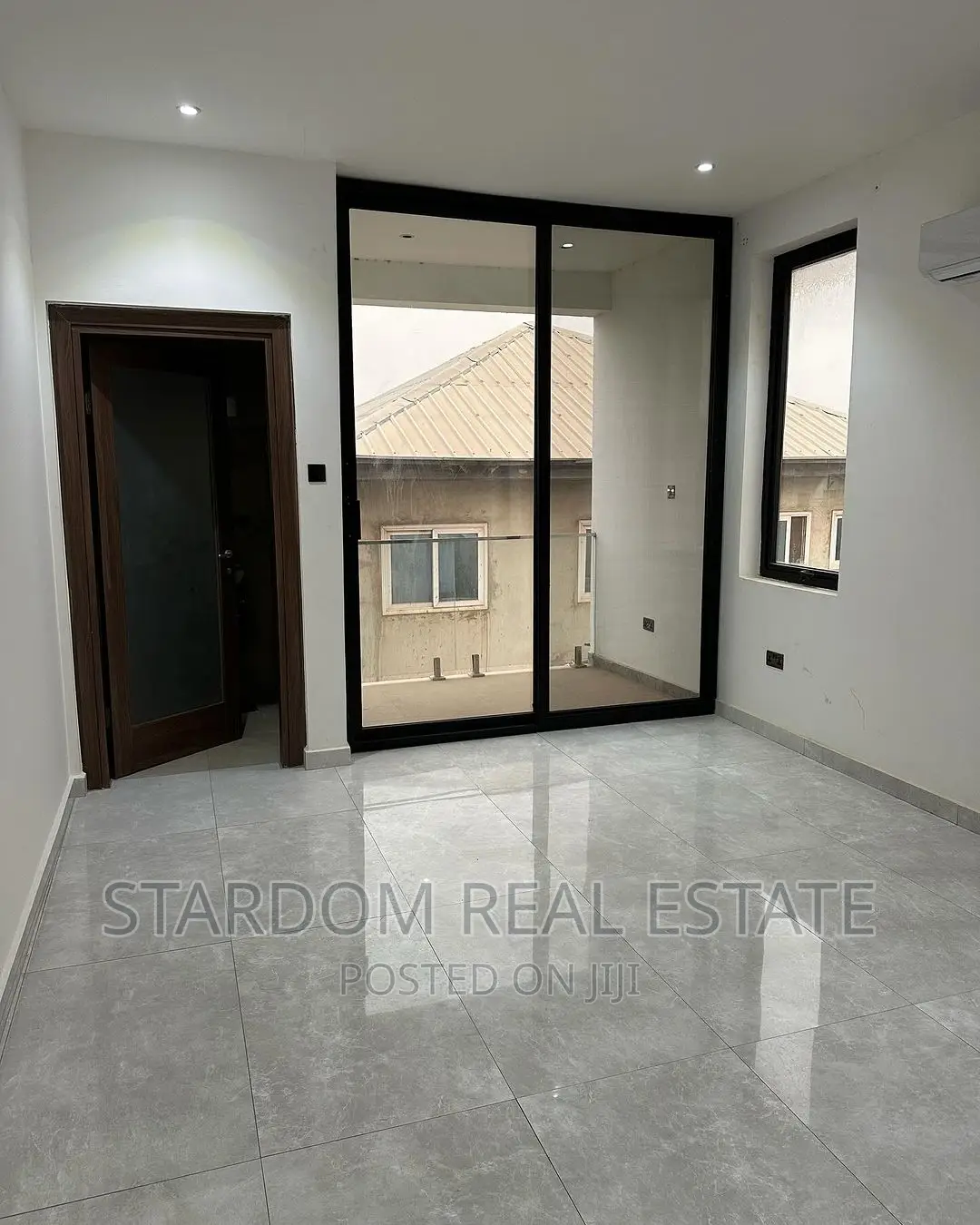 3bdrm Duplex in School Junction for rent