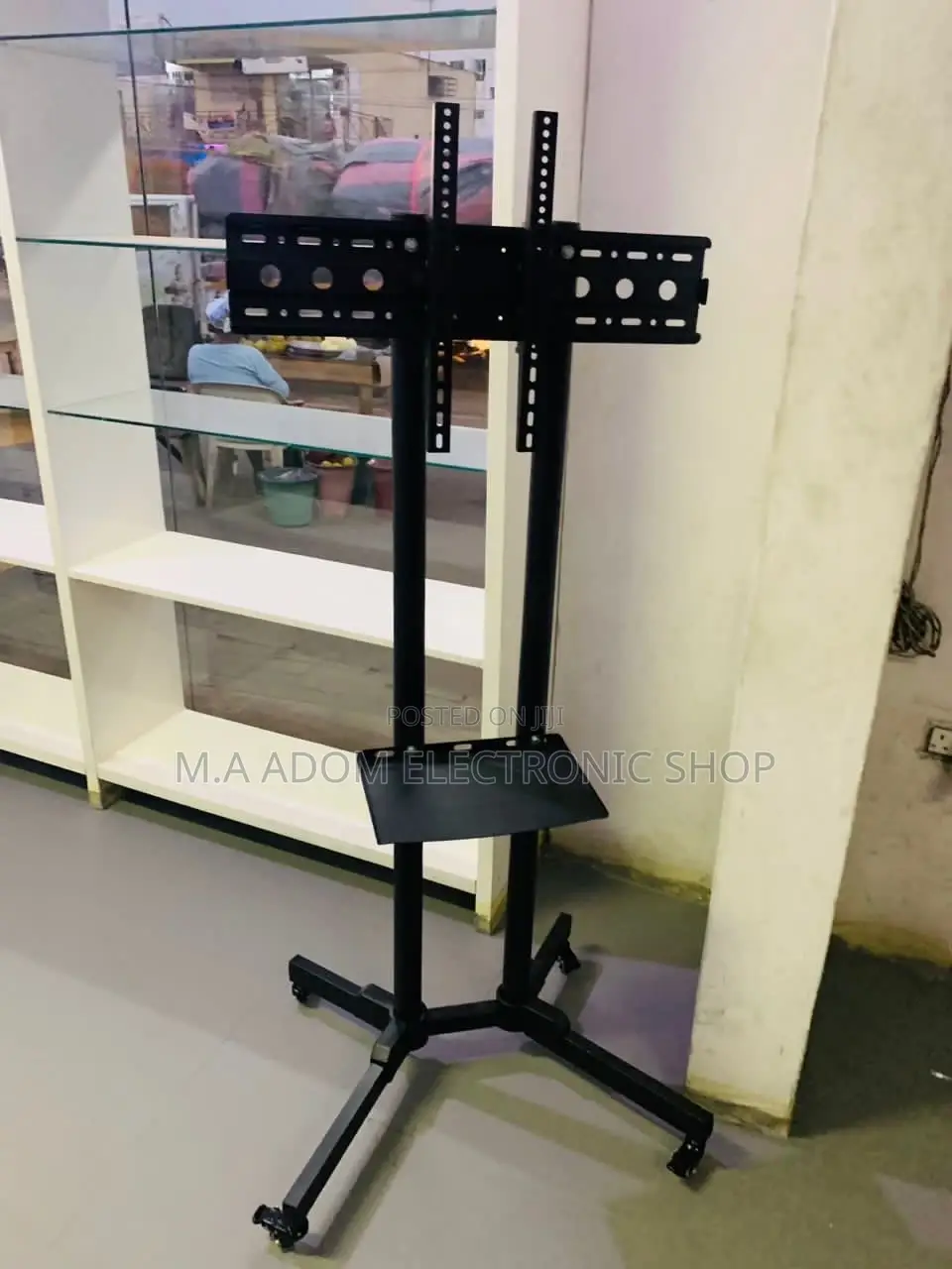 Purchase Moveable Tv Trolly for 32 Inch to 65”.