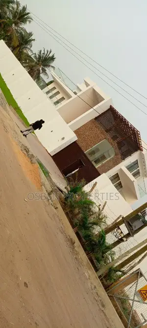 8bdrm Mansion in Pleasant Properties, Accra Metropolitan for sale