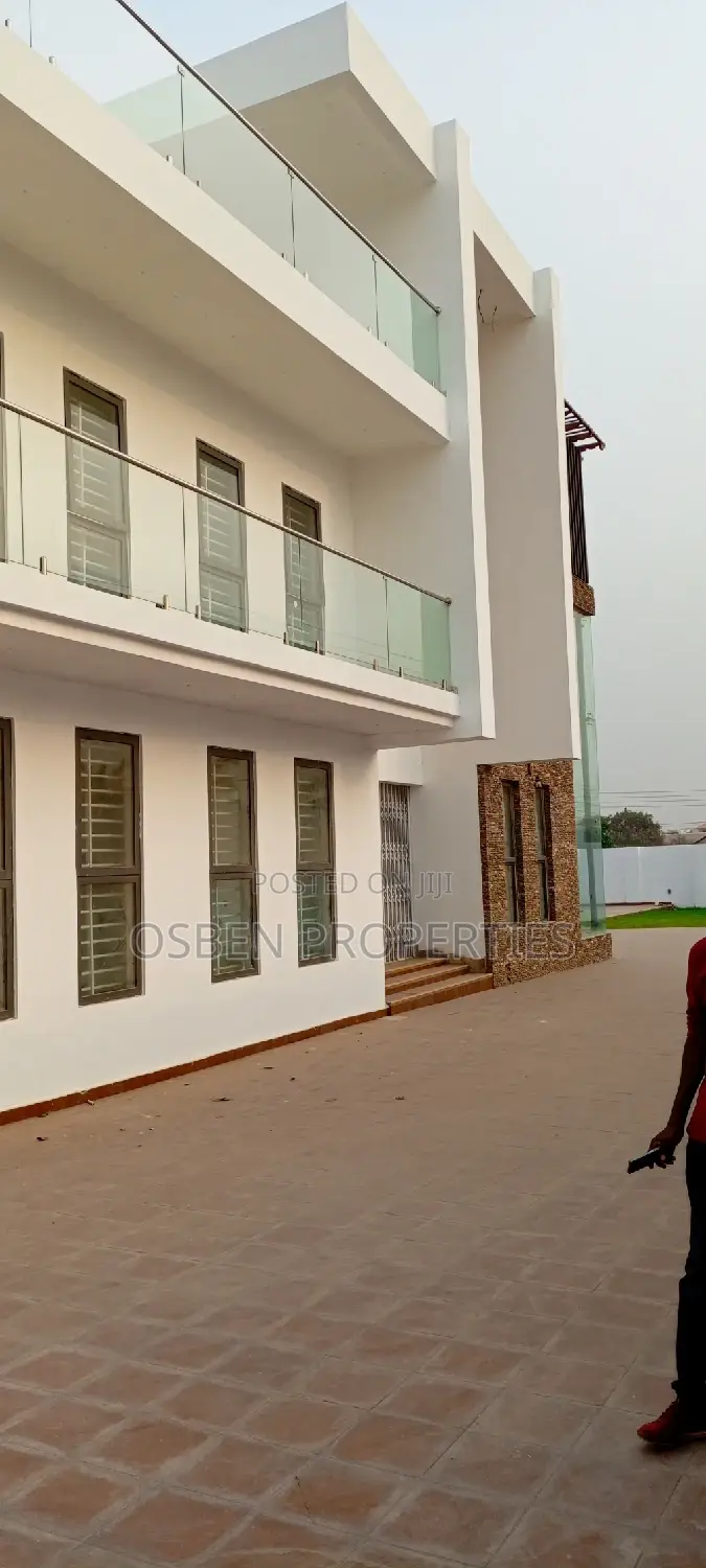 8bdrm Mansion in Pleasant Properties, Accra Metropolitan for sale