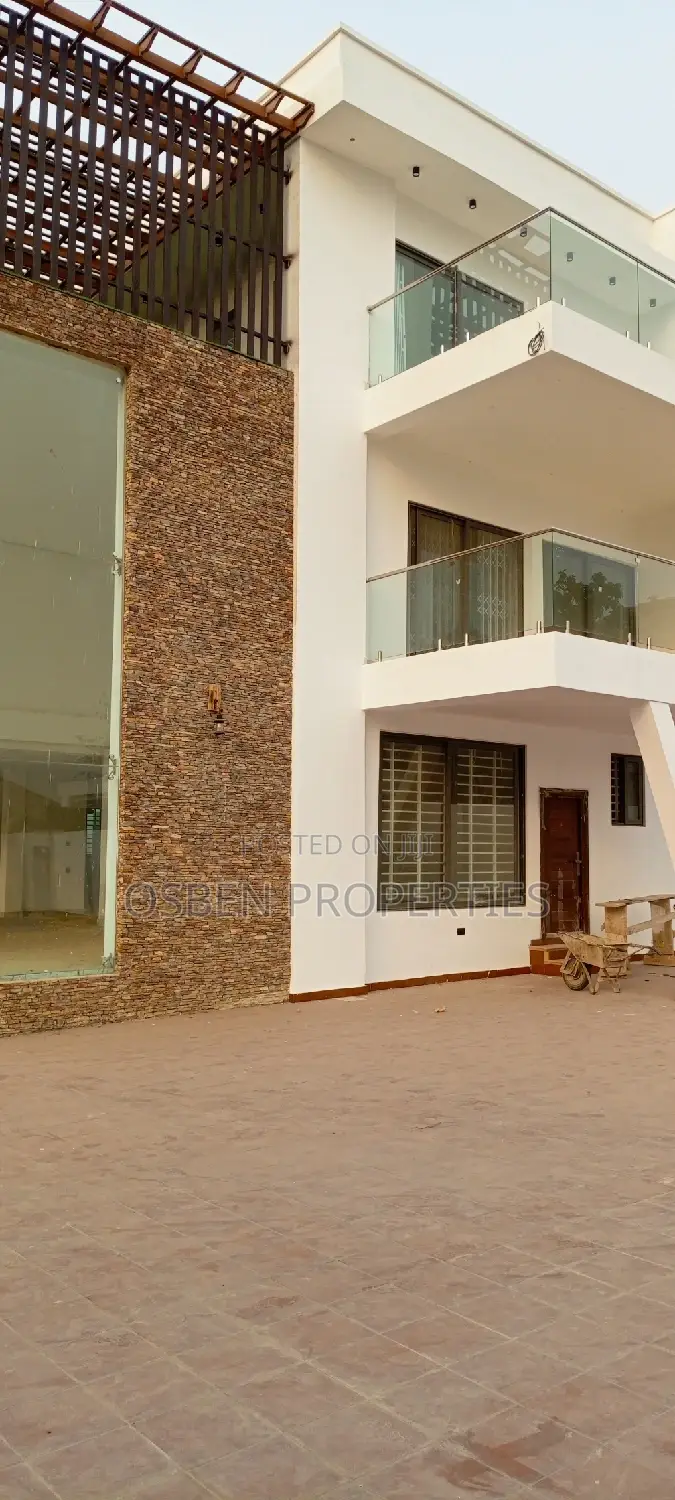 8bdrm Mansion in Pleasant Properties, Accra Metropolitan for sale