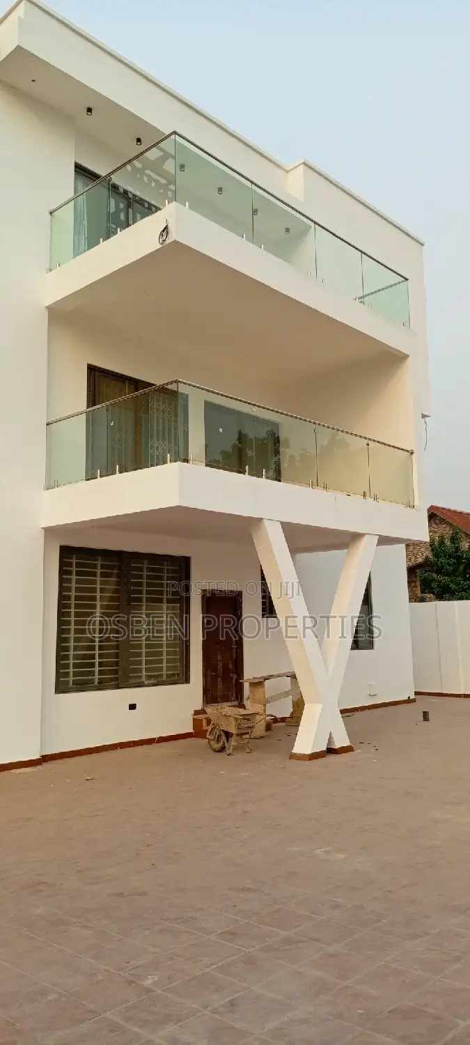 8bdrm Mansion in Pleasant Properties, Accra Metropolitan for sale