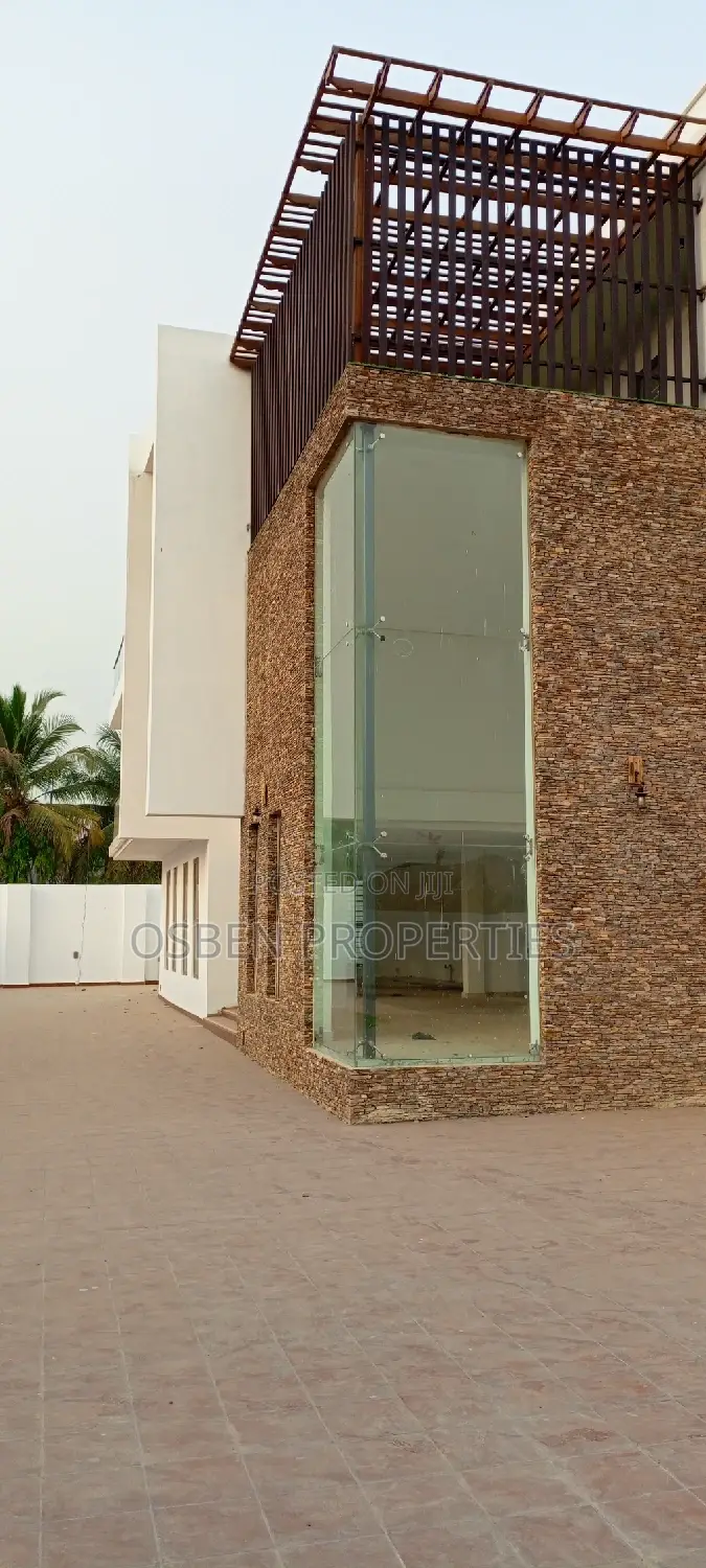 8bdrm Mansion in Pleasant Properties, Accra Metropolitan for sale