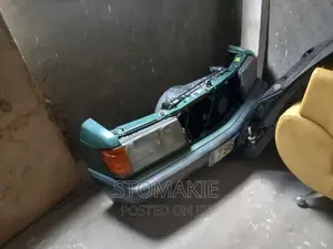 Mercedes 190 Front Cut