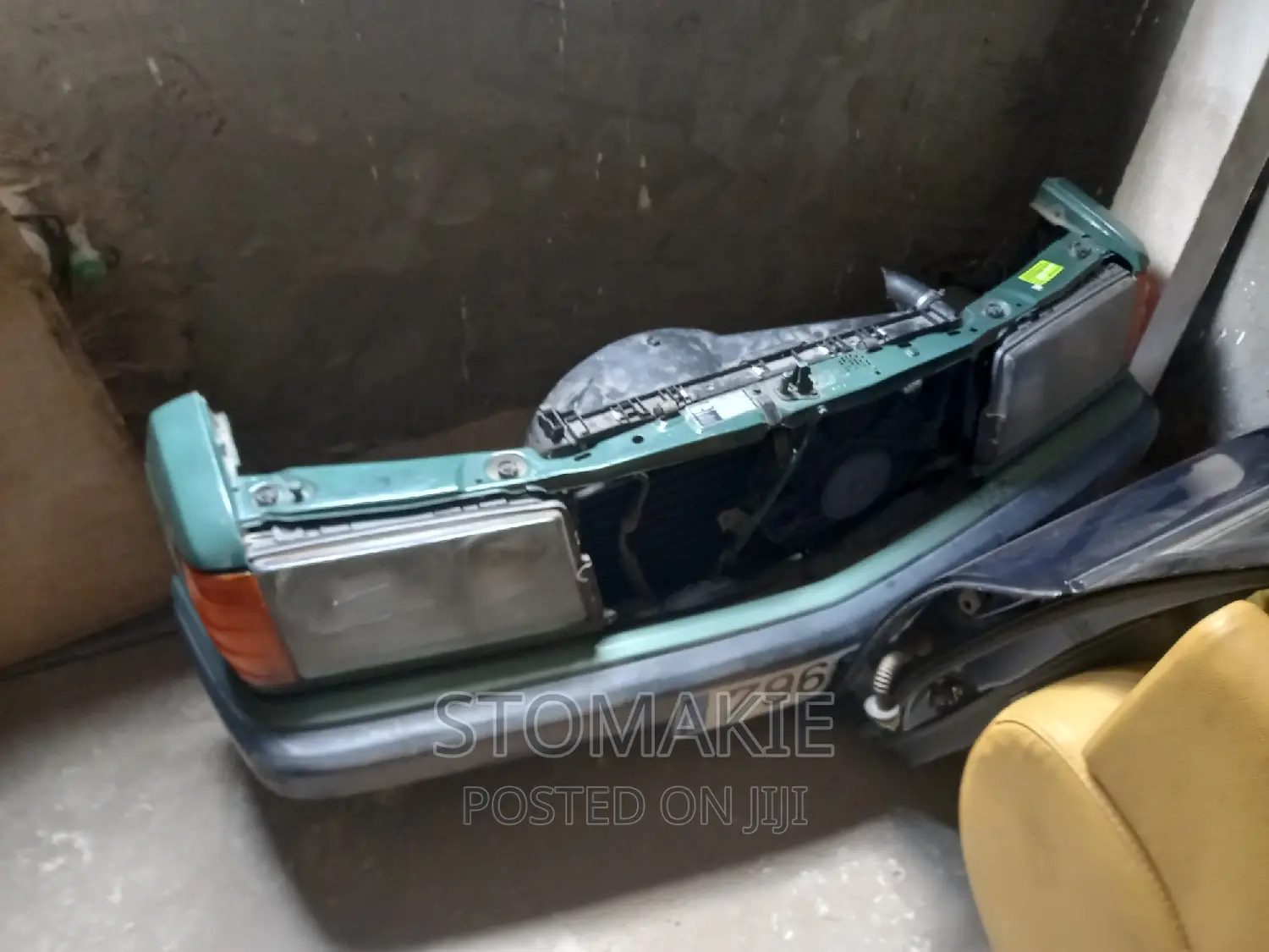 Mercedes 190 Front Cut