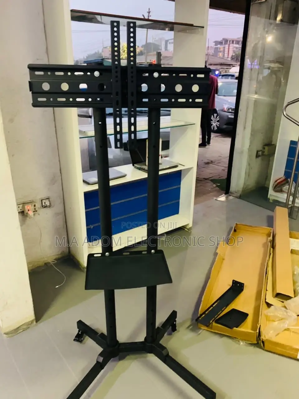 Well Designed Moveable Tv Stand for 32”-65 Inch,Black.