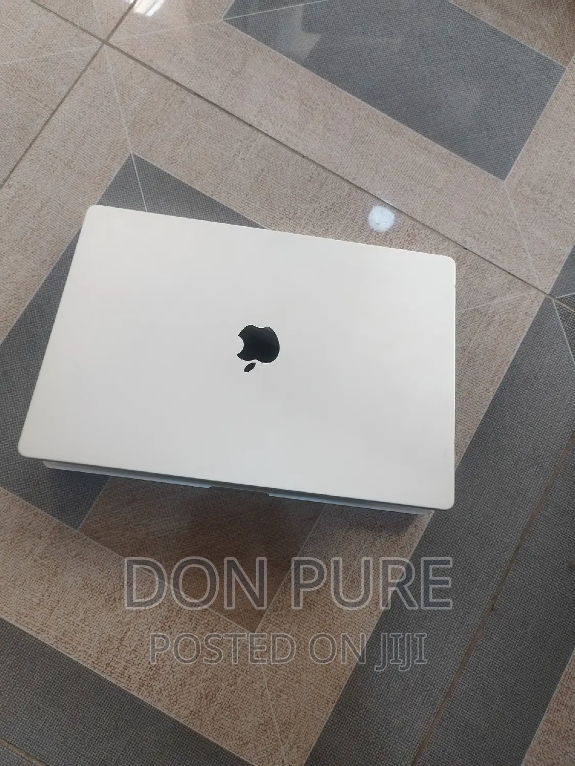 Macbook Pro M2.16inches Screen Foresale