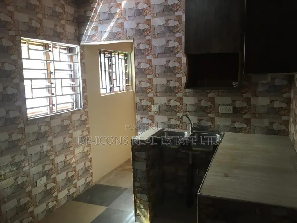 2bdrm Duplex in De-Icons Real Estate, Awutu Senya East Municipal