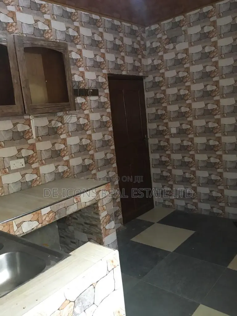 2bdrm Duplex in De-Icons Real Estate, Awutu Senya East Municipal