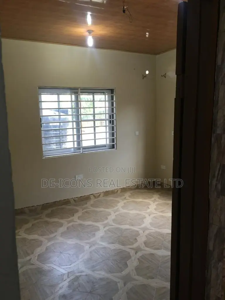 2bdrm Duplex in De-Icons Real Estate, Awutu Senya East Municipal
