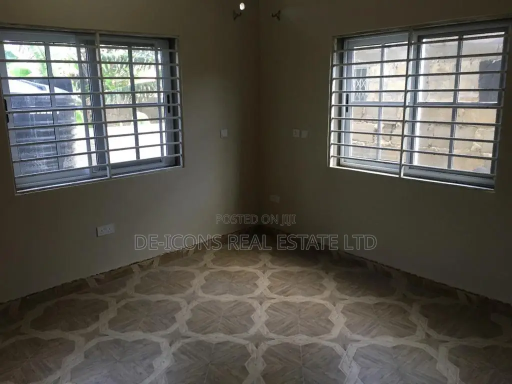 2bdrm Duplex in De-Icons Real Estate, Awutu Senya East Municipal