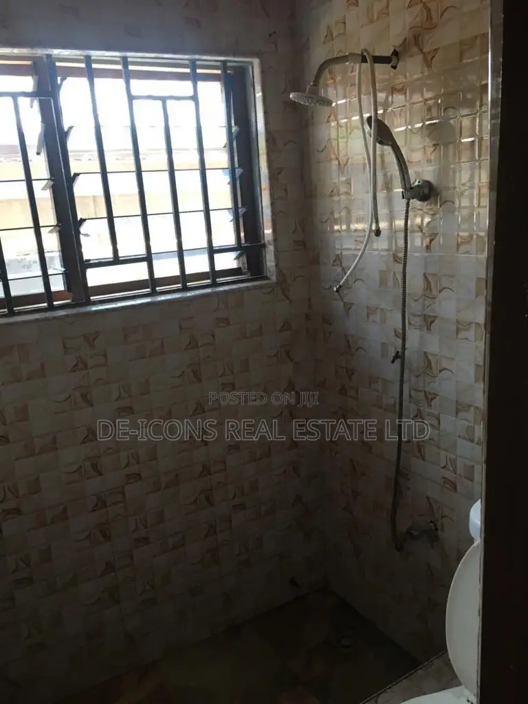 2bdrm Duplex in De-Icons Real Estate, Awutu Senya East Municipal