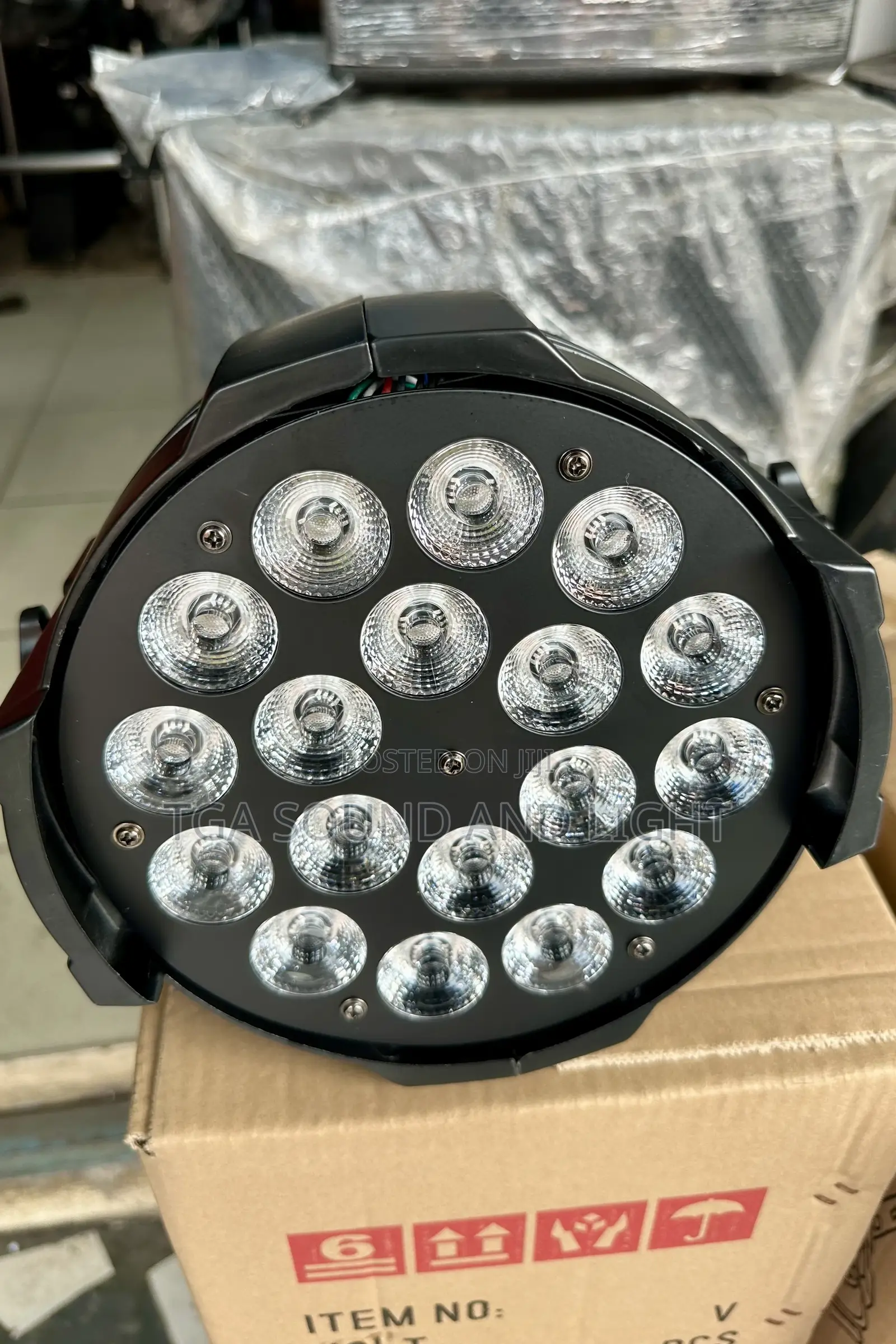 18 Lamp PAR Can With Removable Power Cable