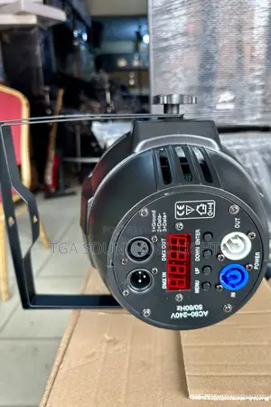 18 Lamp PAR Can With Removable Power Cable