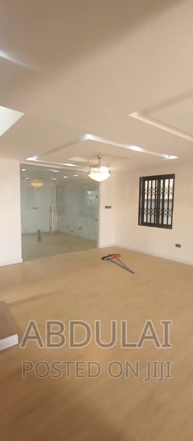 5bdrm House in Abdulai, Pillar 2 for rent