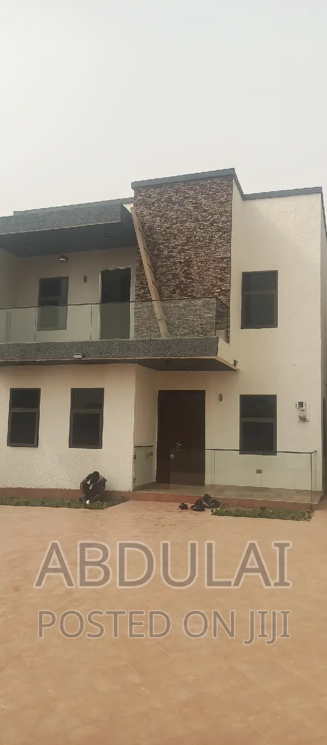 5bdrm House in Abdulai, Pillar 2 for rent