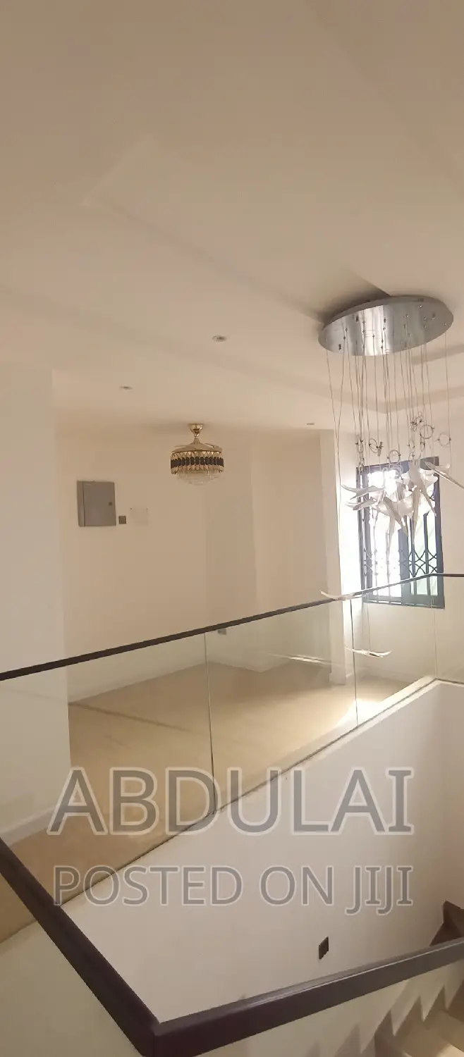 5bdrm House in Abdulai, Pillar 2 for rent