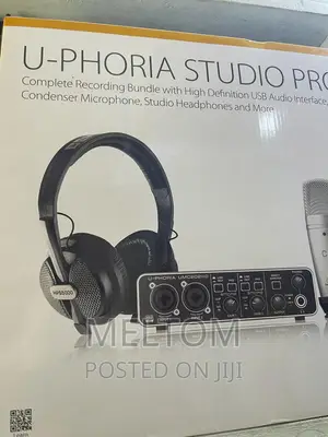 Behringer U-Phoria Studio PRO