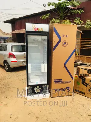 Classic Design Pearl PVC-424 Single Door Beverage Cooler.